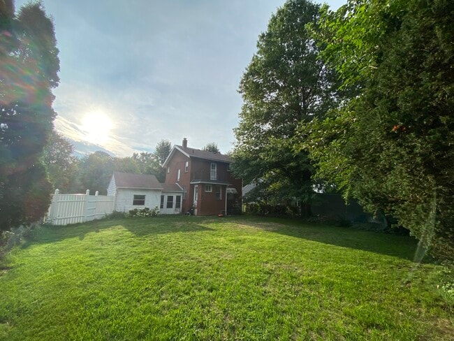 Building Photo - 377 Parkside Dr