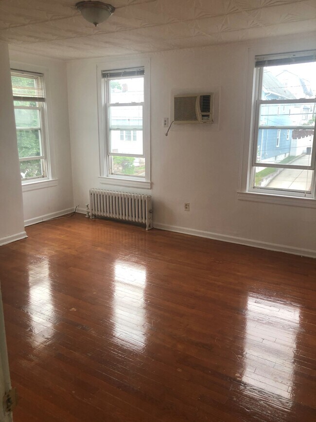 Building Photo - 378 Elm St