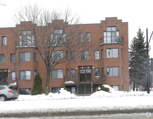 Building Photo - 4531 Boul Saint-Michel