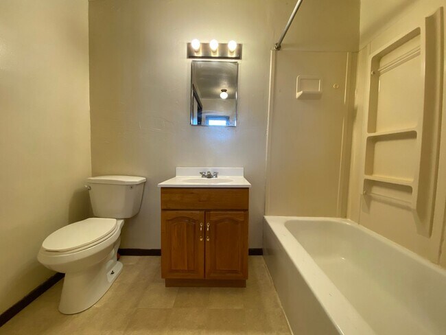 Foto del edificio - Super Studio Apartment close to Pitt! Great Deal! Call Today!