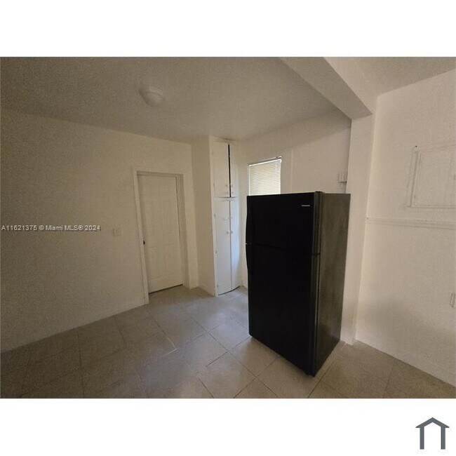 Foto del edificio - 437 NW 58th St