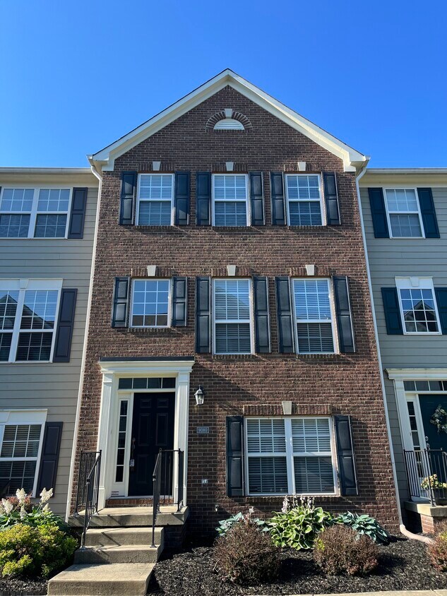 Primary Photo - 9080 Teaneck Dr