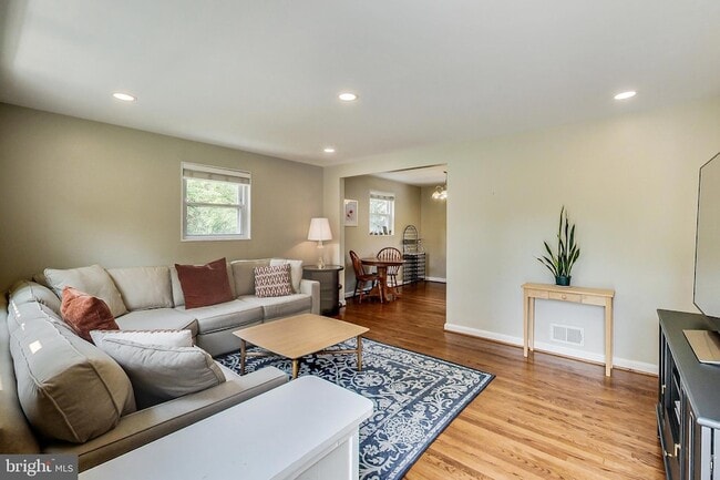 Building Photo - 4715 Oxbow Rd