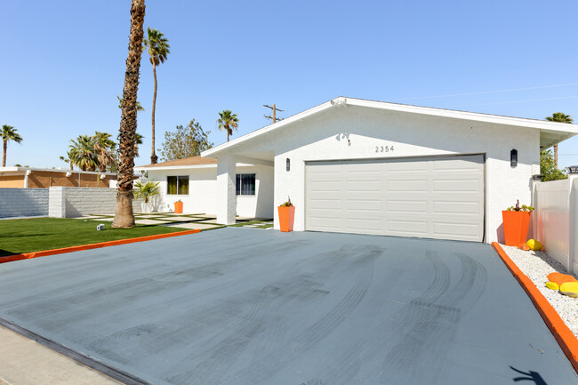 Building Photo - 2354 Nicola Rd W