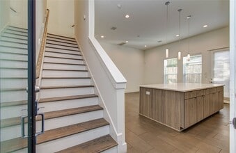 Building Photo - 556 Janisch Rd