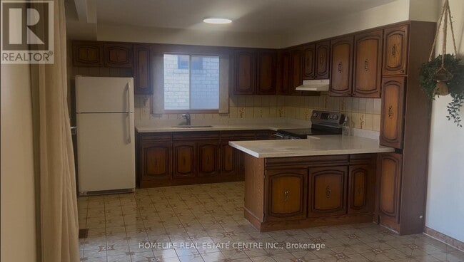 Building Photo - 639 Royal York Rd