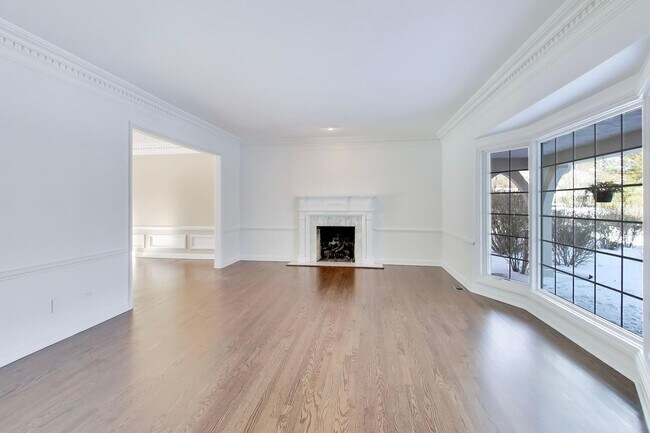 Building Photo - 931 Coventry Dr