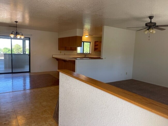 Foto del edificio - 3 Bed 3 bath Home with a lot of space 2 se...