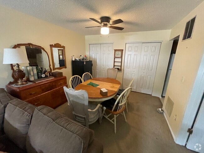 Building Photo - 1243 Mulberry Dr