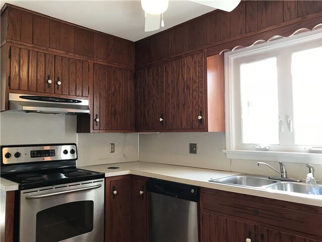 Building Photo - 212 Walnut Dr
