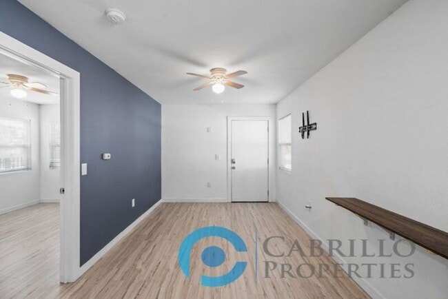 Building Photo - 1307 Division St