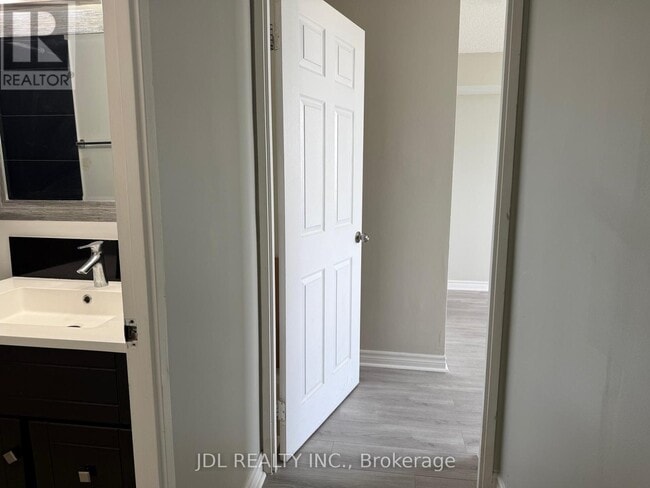 Photo du bâtiment - 3050 Ellesmere Rd