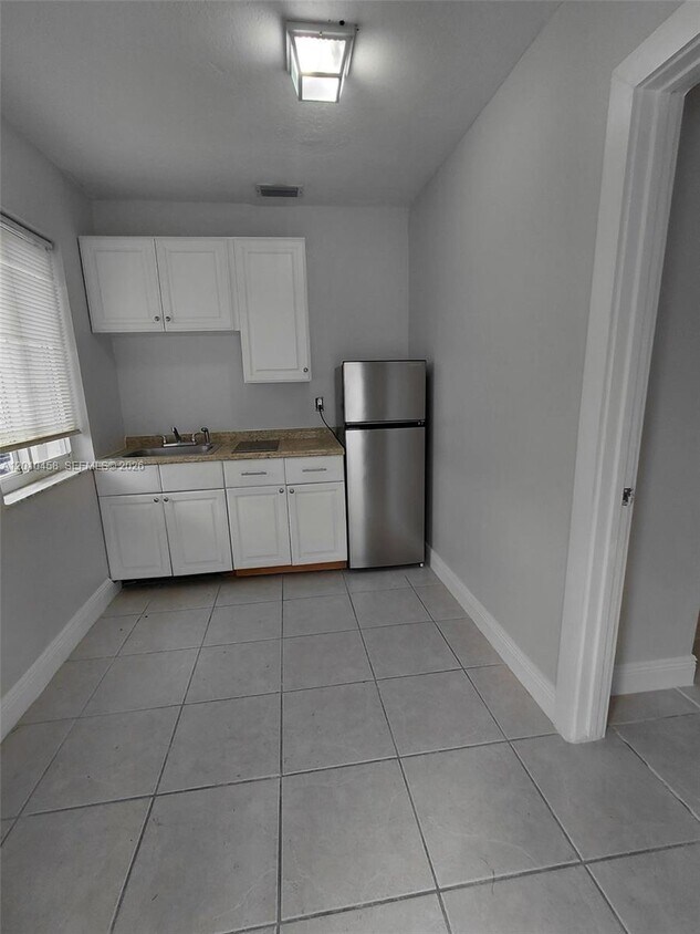 Building Photo - 7555 SW 28th Street Rd