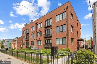 Building Photo - 1240 Raum St NE