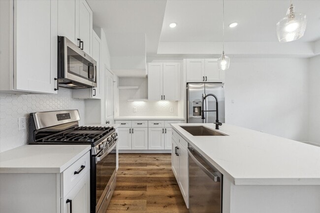 Building Photo - 2333 Hoskins Dr