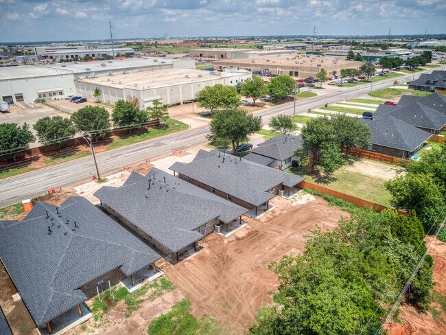 Foto del edificio - Brand-New 3-Bed Duplex in OKC – Move-In Ready