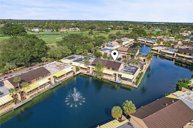 Foto del edificio - 15518 Braemar Ct