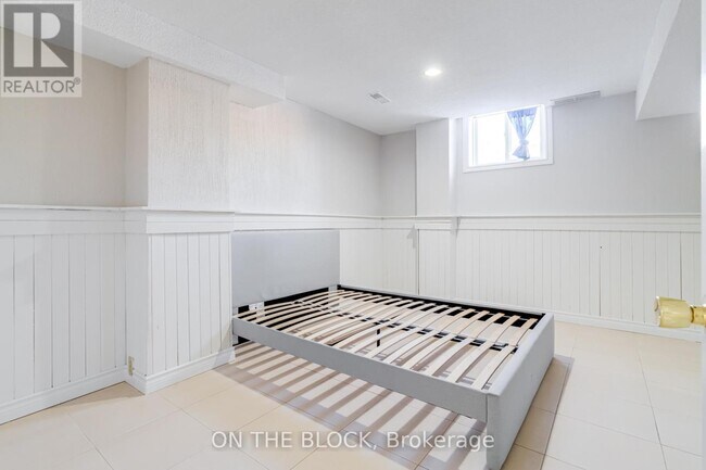 Photo du bâtiment - 409 Silverthorne Crescent