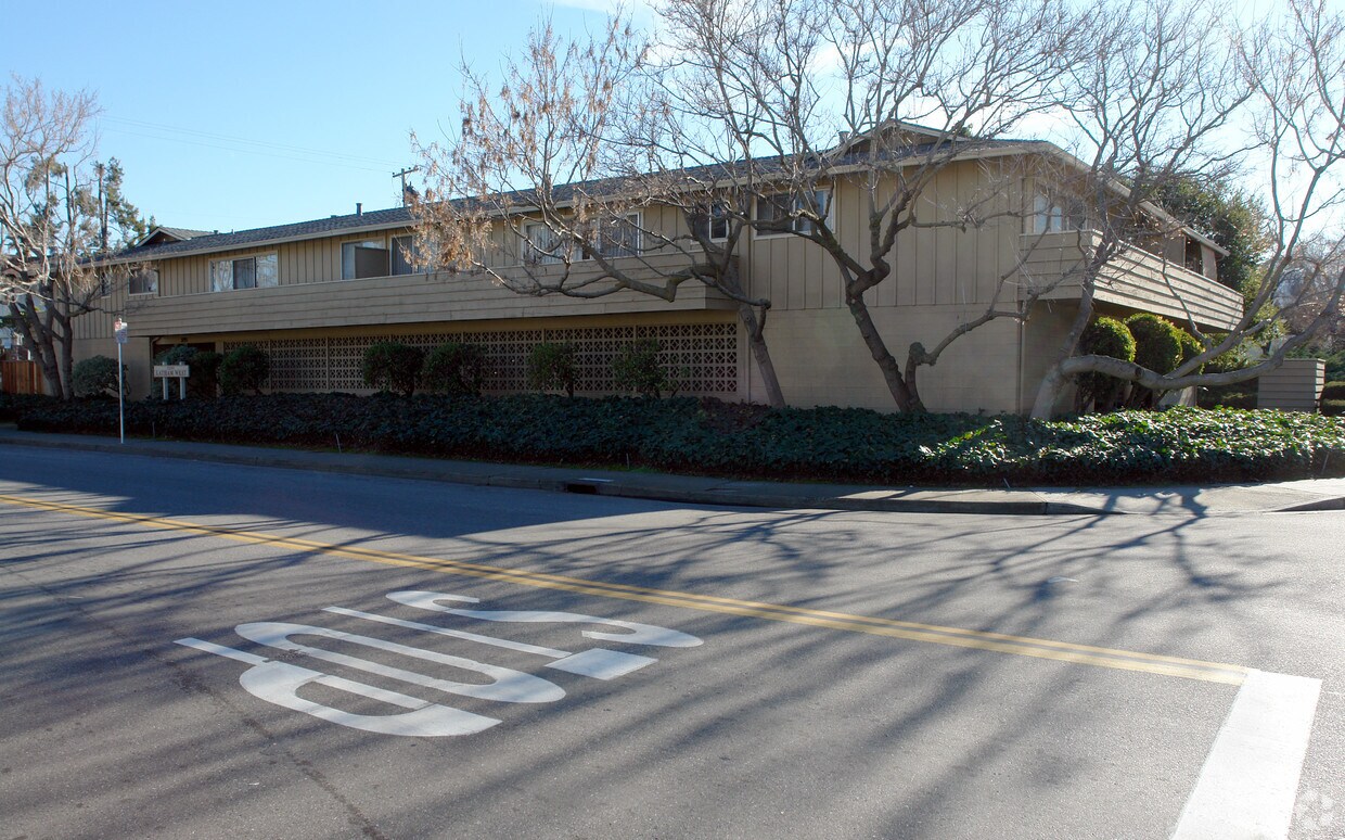 Building Photo - Latham West