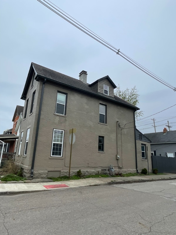 Building Photo - 693 Wager St