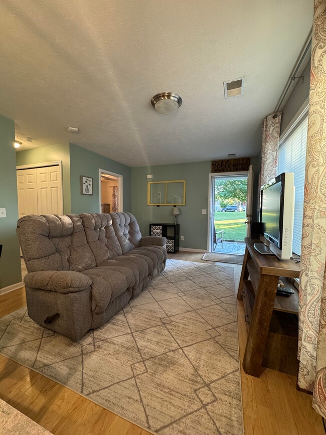 Living - 1085 Weathervane Pl