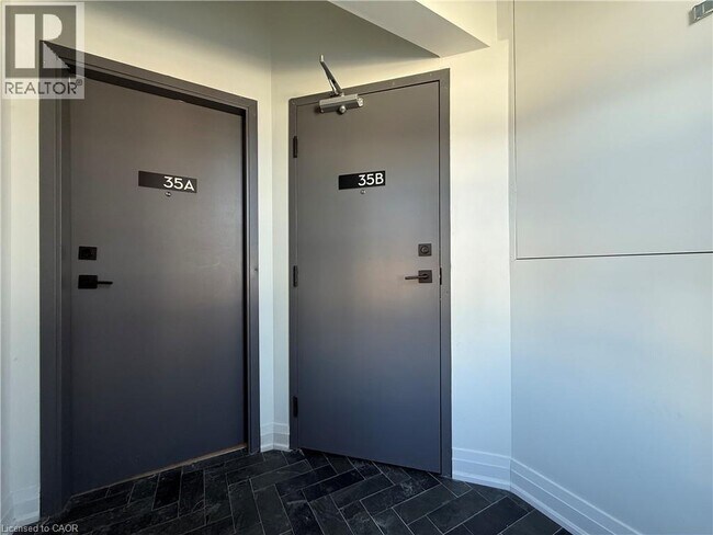 Photo du bâtiment - 35 Victoria Ave