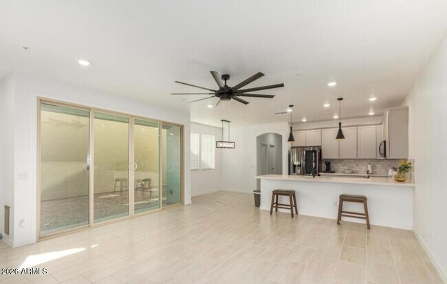 Foto del edificio - 1835 N 208th Ave