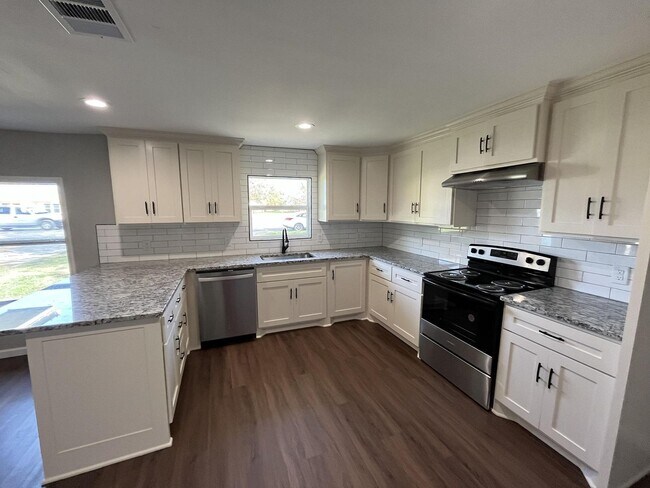 Foto del edificio - Spacious 3 Bed 2.5 Bath