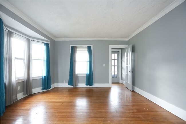 Building Photo - 506 Melville St