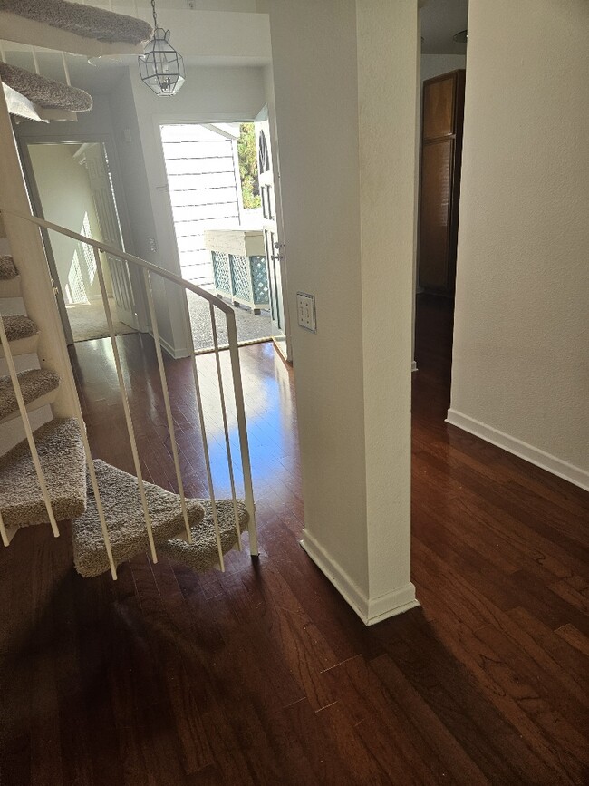 hall way to entry door, kitchen - 7532 Seaspring Dr