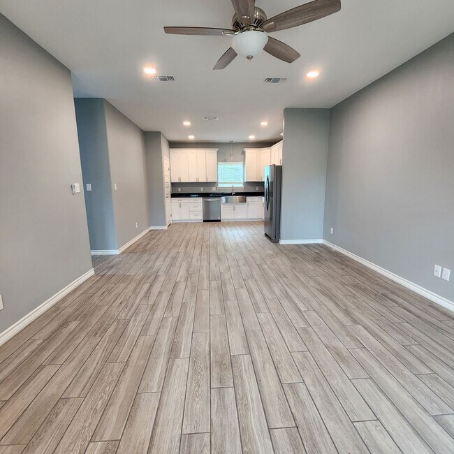 Foto del edificio - New Construction Home Available Now!