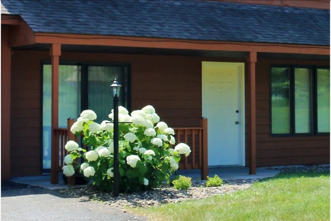 Building Photo - 1100 Mont Croix Dr