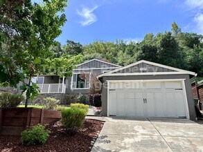 Building Photo - 3289 Beechwood Dr