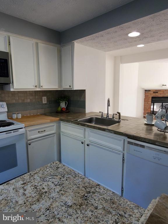 Foto del edificio - 8221 White Stone Ln
