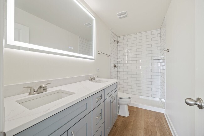 Foto del edificio - 2463 Bella Dr