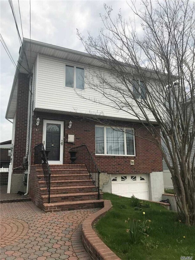 Primary Photo - 12 Hickory Rd