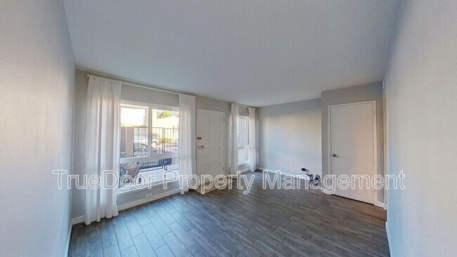 Foto del edificio - 10461 College Dr