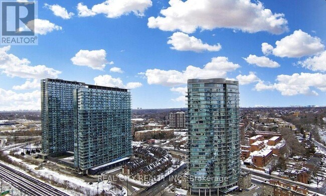 Photo du bâtiment - 1926 Lake Shore Blvd W