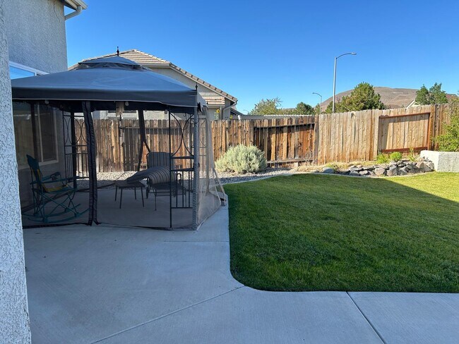 Foto del edificio - Beautiful single story home in South Reno