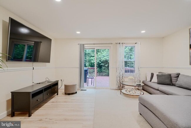 Building Photo - 6608 Ducketts Ln