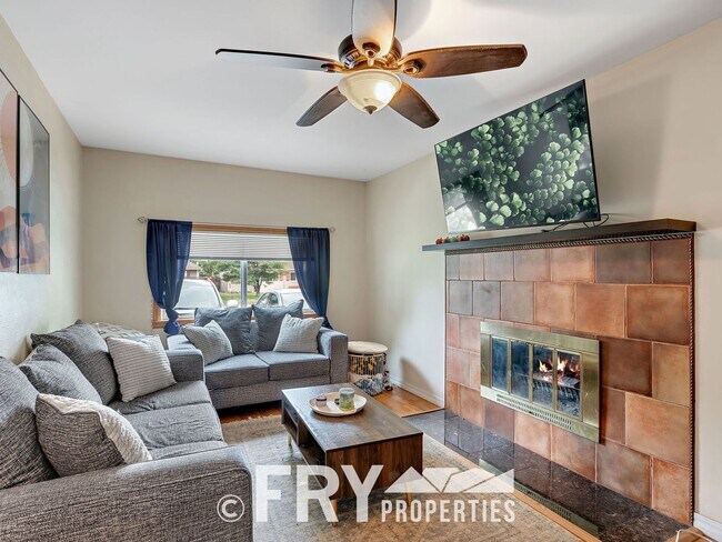 Building Photo - Cozy Ranch in Prime Location With A Large ...
