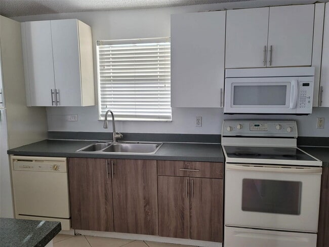 Photo - 15892 NW 21st St House