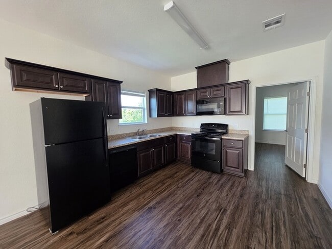 Foto del edificio - 4/2/2-Ready for Move Im-Download Rently ap...