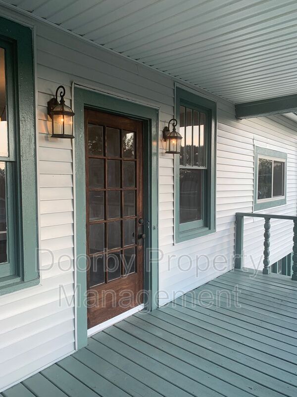 Building Photo - 2300 Elmendorf St