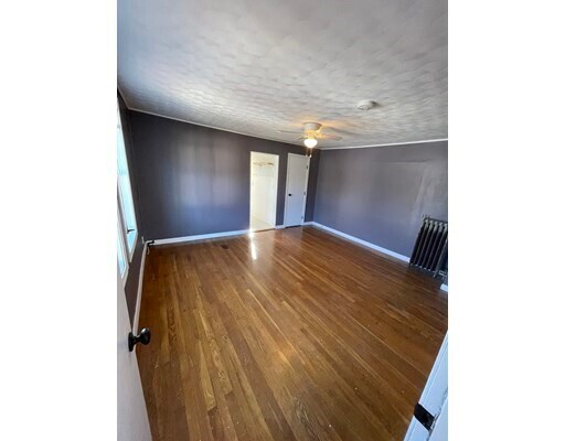 Foto principal - 147 Hartford St