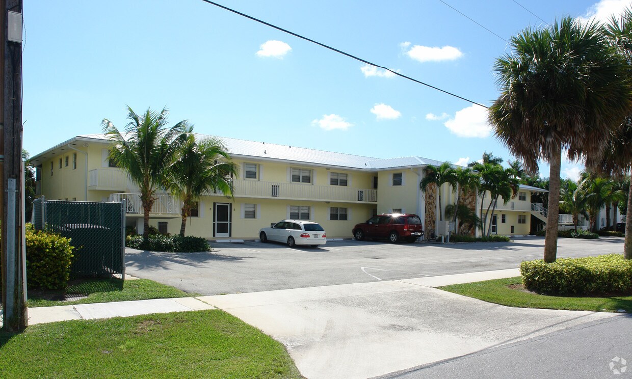 Building Photo - North Palm Harbor Condominium