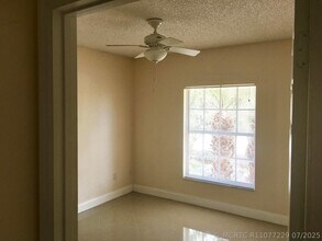 Building Photo - 5016 Lantana Rd