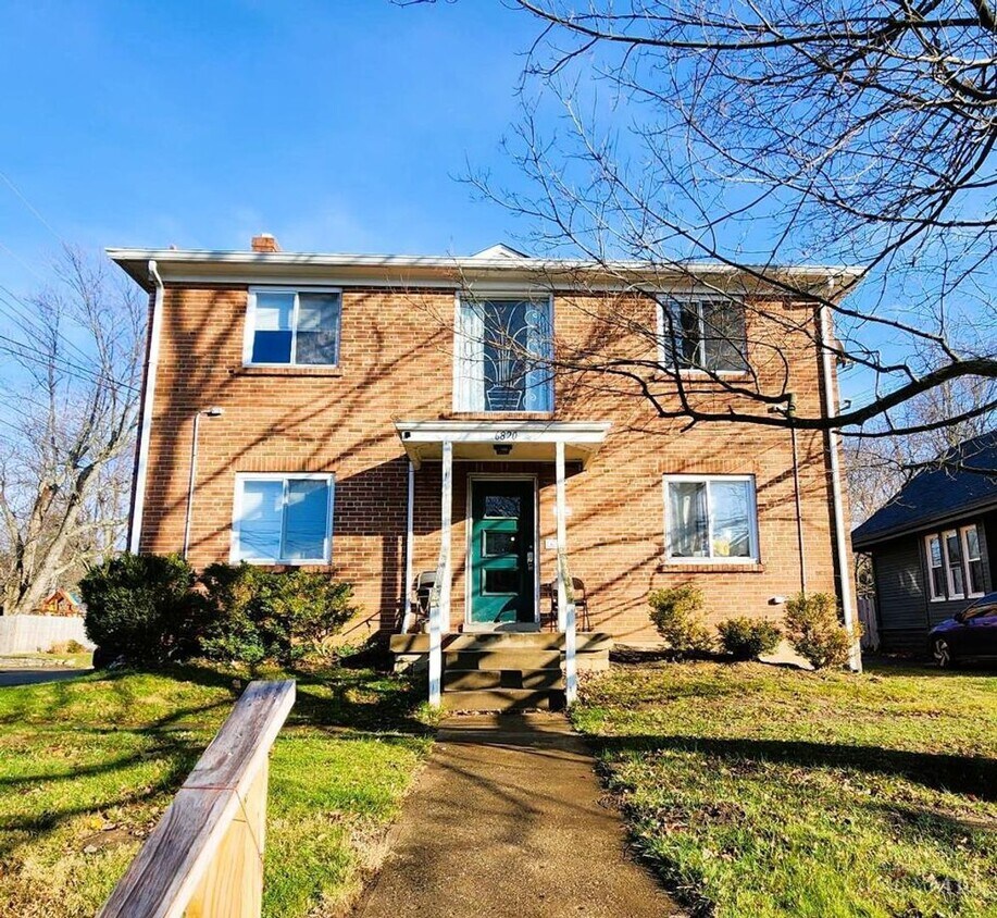 Primary Photo - 6820 Plainfield Rd