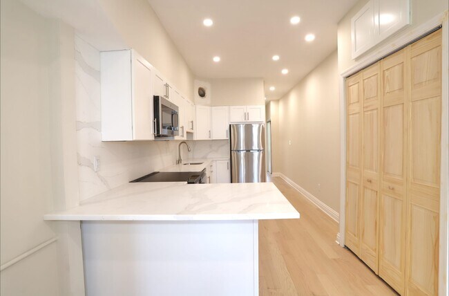 Building Photo - 931 Park Ave