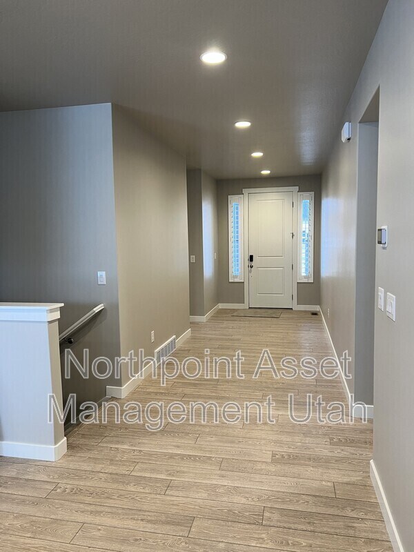 Foto del edificio - 3880 Safflower Dr